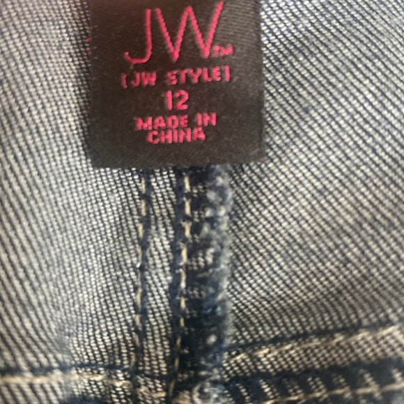 JW Women’s Stretchy Jeans - Picture 3 of 3